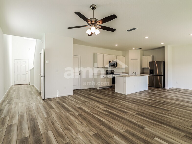 Building Photo - 2833 Grand Finale St