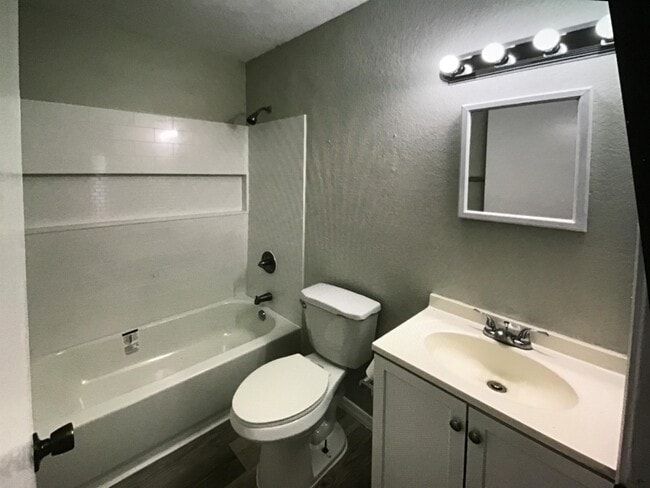 Building Photo - 738 NW 36th St