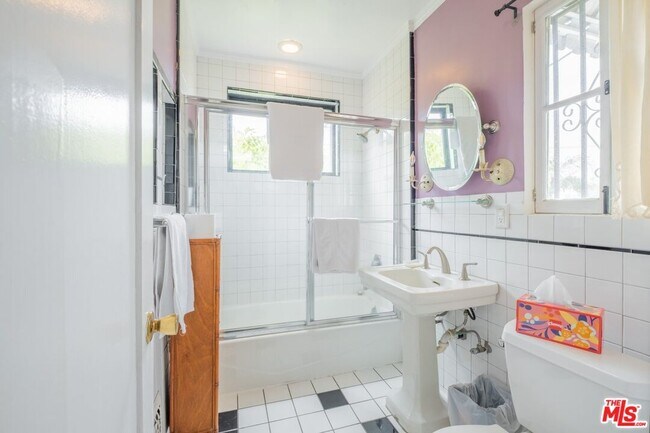 Building Photo - 8318 4th St