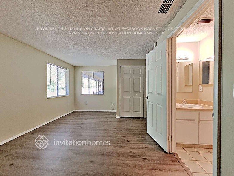 Building Photo - 513 Lakeview Dr