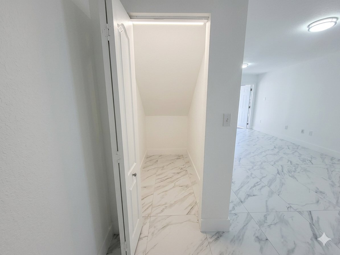 Building Photo - 1270 W 42nd St