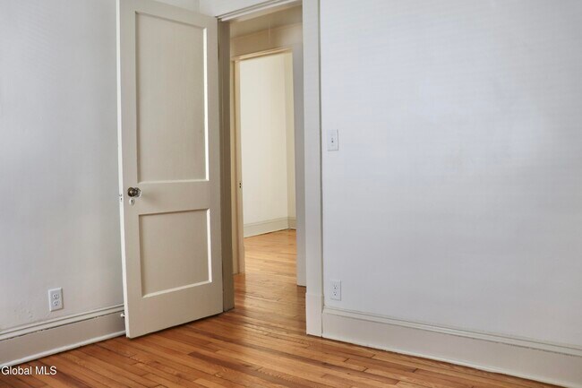 Building Photo - 628 N Pearl St