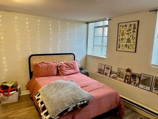 Building Photo - THREE 2 BEDROOM APARTMENTS IN THIS BUILDIN...