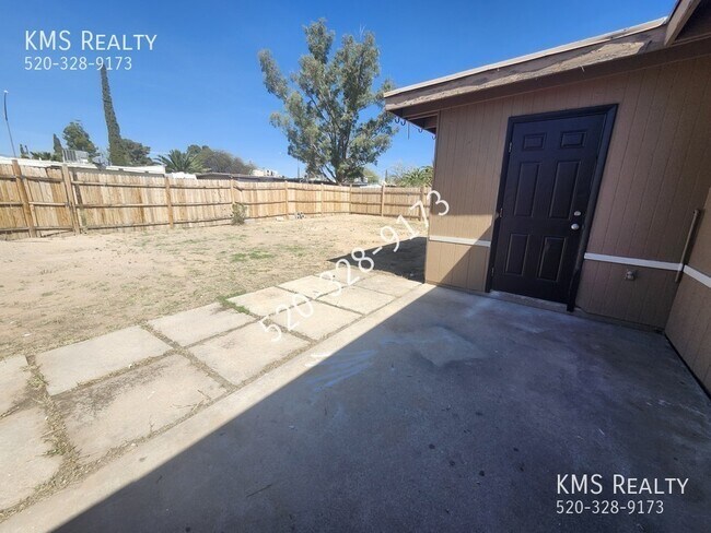 Building Photo - 6711 E Hawk Dr