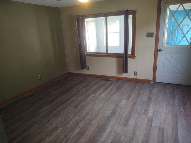 Building Photo - Great house with a big yard