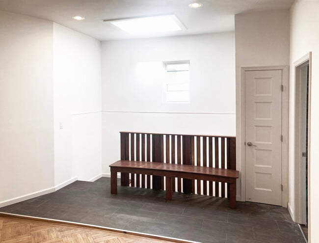 Building Photo - 2119 Regent Pl