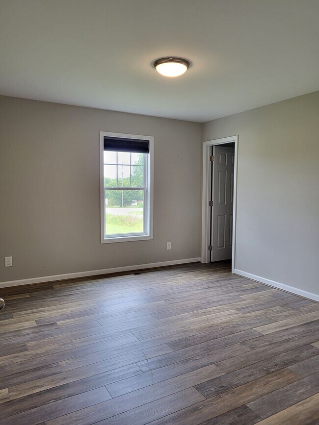 Building Photo - 1330 Daniels Rd