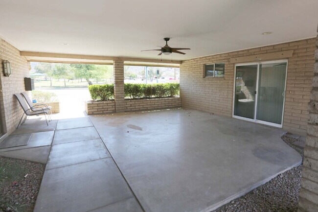 Building Photo - Beautifully Renovated 2-Bedroom Home in a ...