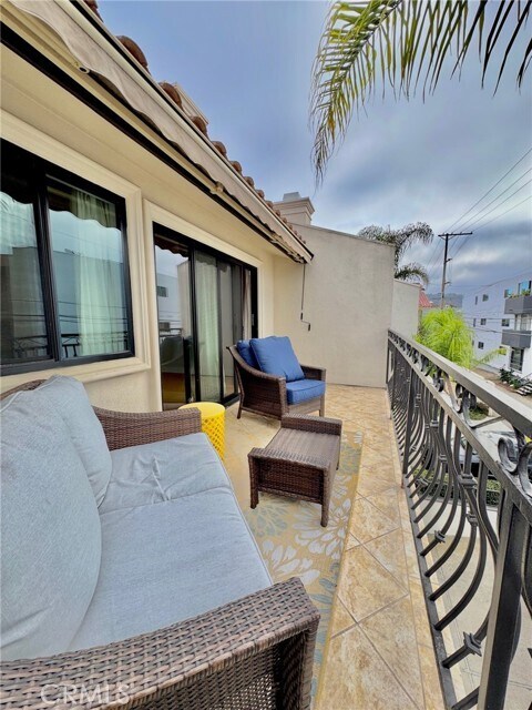 Building Photo - 1301 S Catalina Ave