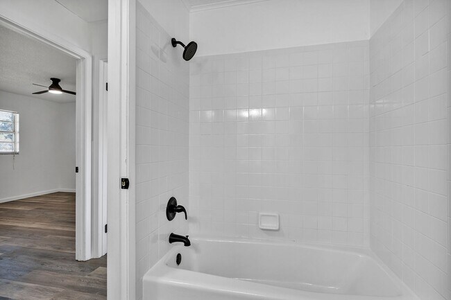 Building Photo - Charming 3-Bedroom Home with Porches in Eagle Lake