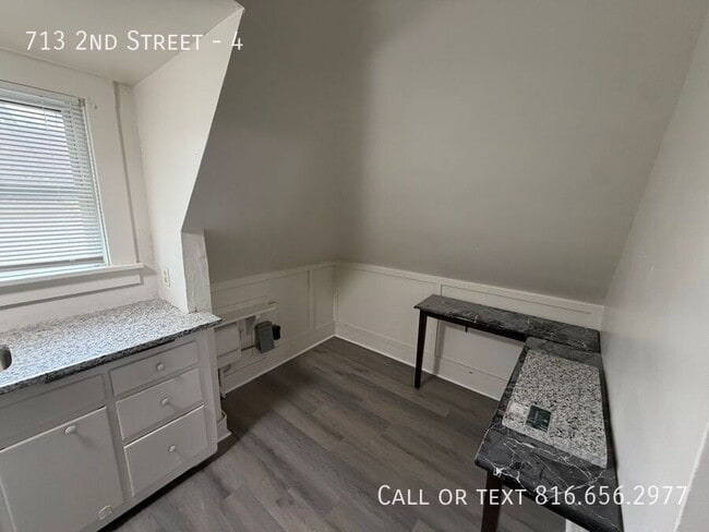 Building Photo - 713 2nd St