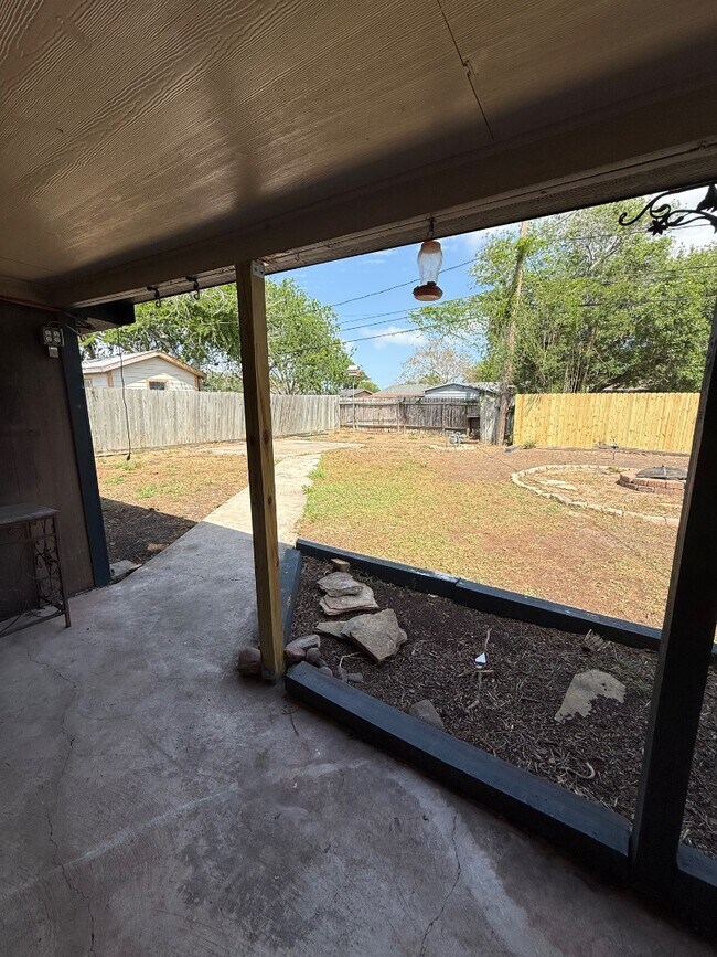 Building Photo - 1126 Stratton Dr