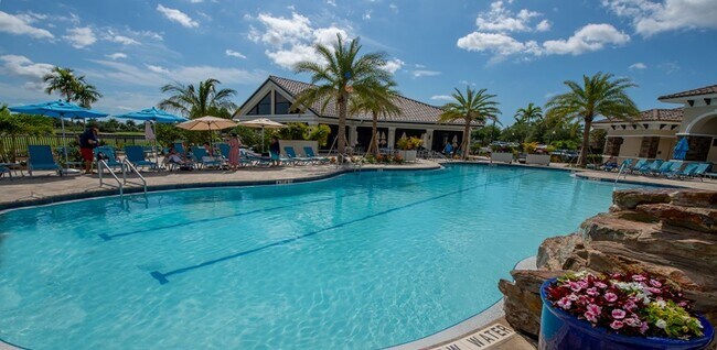 Building Photo - CALLING ALL GOLF ENTHUSIASTS ** STUNNING 2...