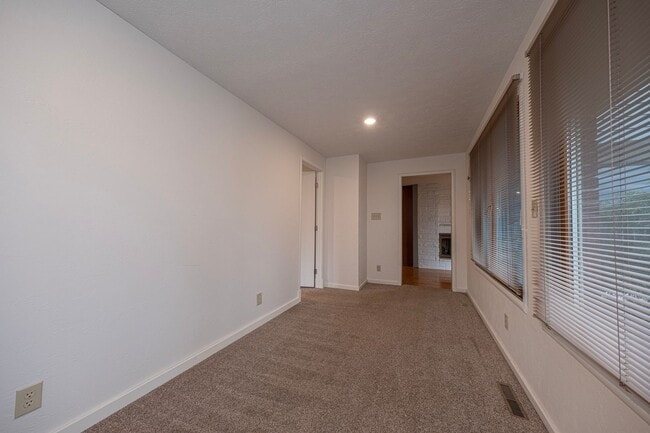 Building Photo - Beautiful 3 Bedroom Home in Franklin Regional School District