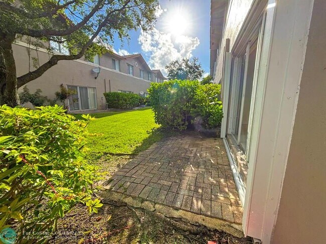 Building Photo - 3118 Coral Ridge Dr