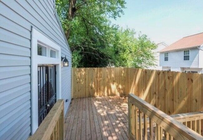 Deck - 5108 Bass Pl SE