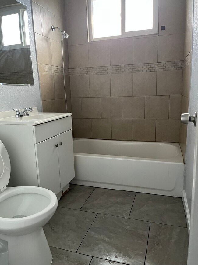 Building Photo - Sierra Way (1726 North)