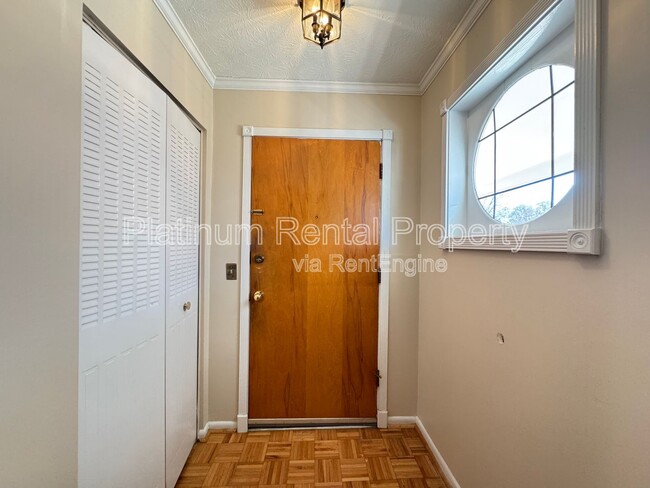 Building Photo - 3825 Lavista Rd