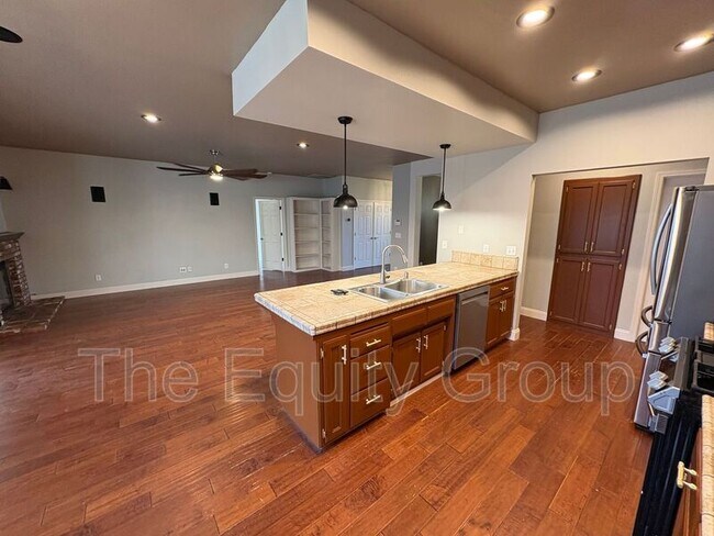 Building Photo - 540 W Birch Ct