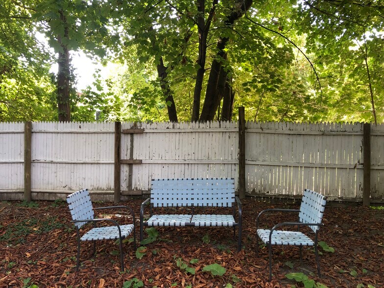 Building Photo - 100 College St