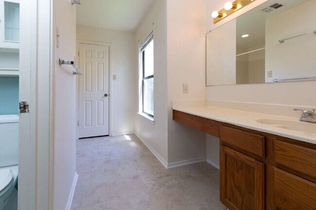 Building Photo - Charming 3-Bedroom Home in Feather Ridge –...