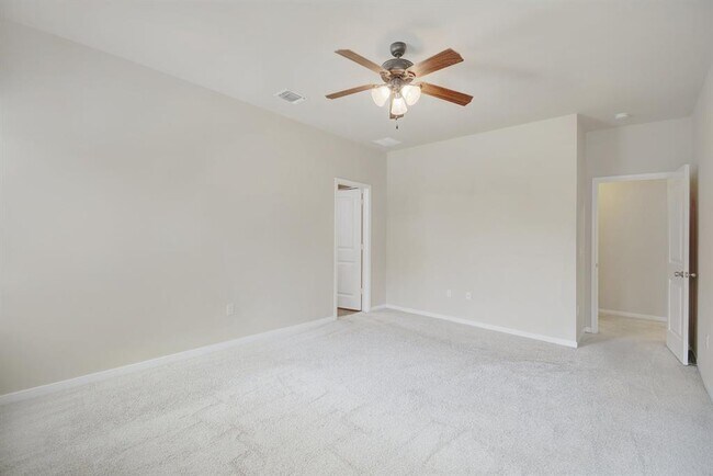 Building Photo - 421 Pentire Way