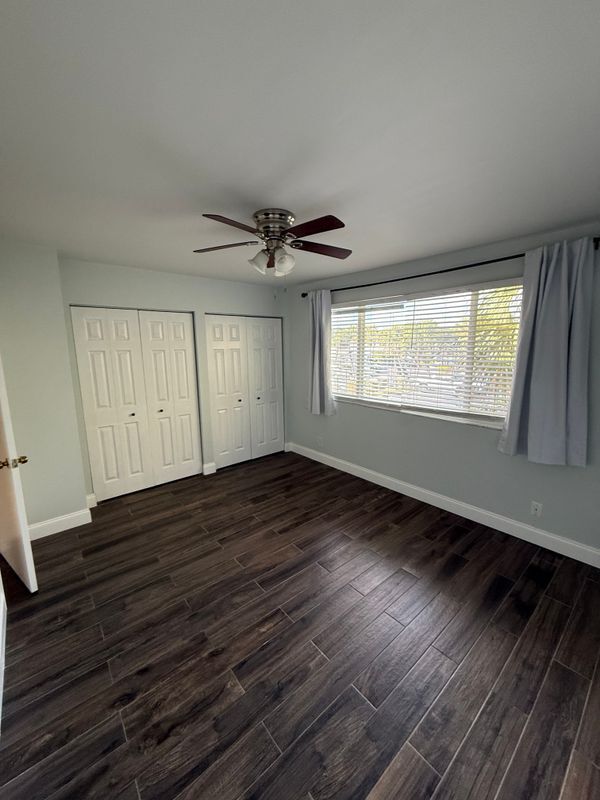 Building Photo - 2877 NE 15th St