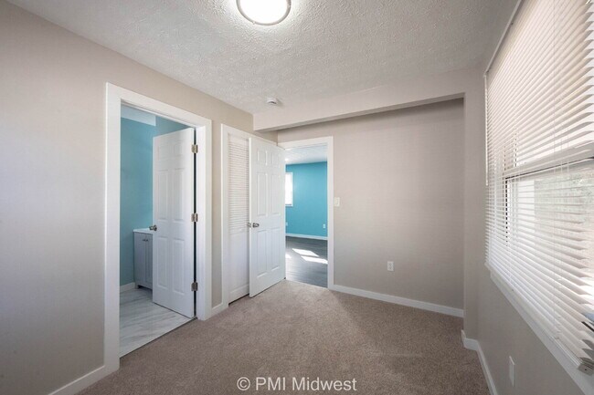 Building Photo - "Charming 3-Bed, 2-Bath Home in Indianapol...