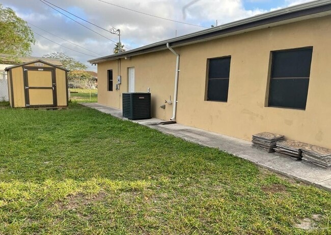 Building Photo - 6804 S Naranja Ln