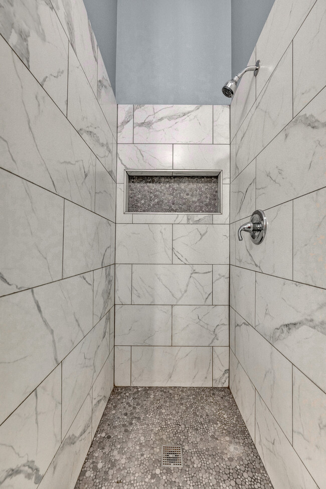 Building Photo - 237 Camden Lake Dr