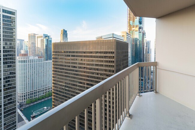 Building Photo - 222 N Columbus Dr