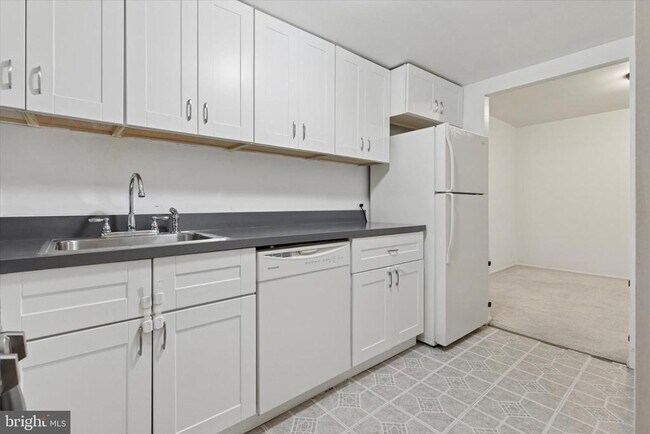 Building Photo - 118 Drummers Ln