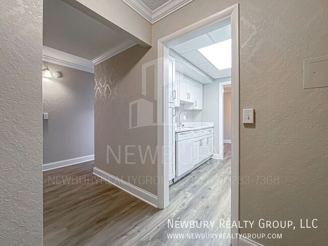 Building Photo - 530 N Main St