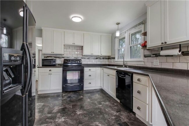 Building Photo - 3 Bedroom Single Home on the North Side of...