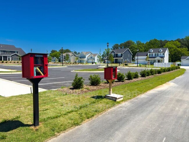 Building Photo - 212 Shingle Oak Rd