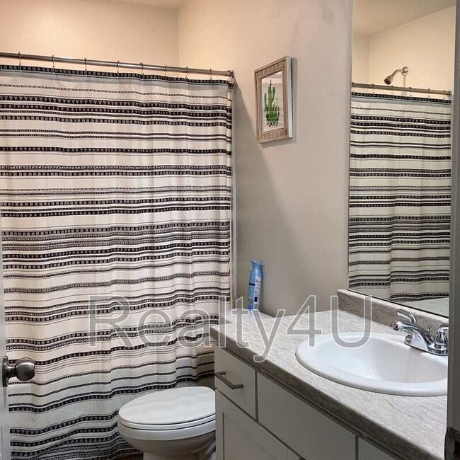 Building Photo - 138 E Crown Point Dr