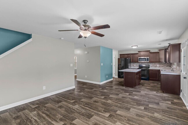 Building Photo - 3 Bed | 2.5 Bath | ~1,536 Sq Ft | Available for Rent