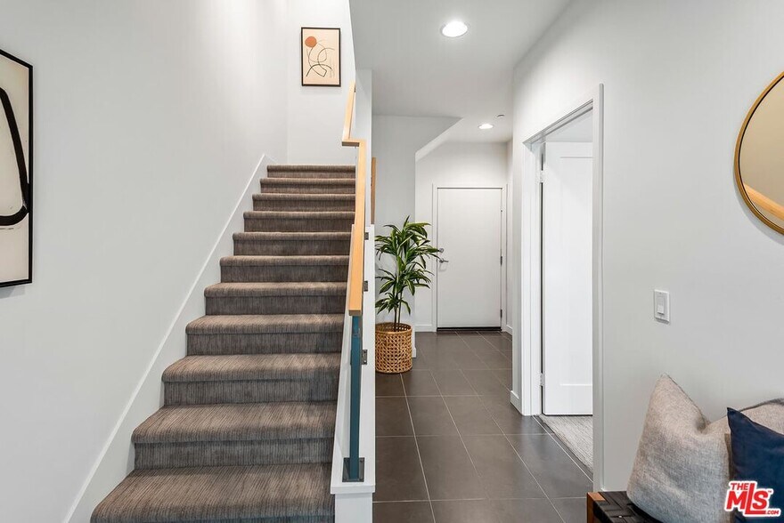 Building Photo - 310 Washington Blvd