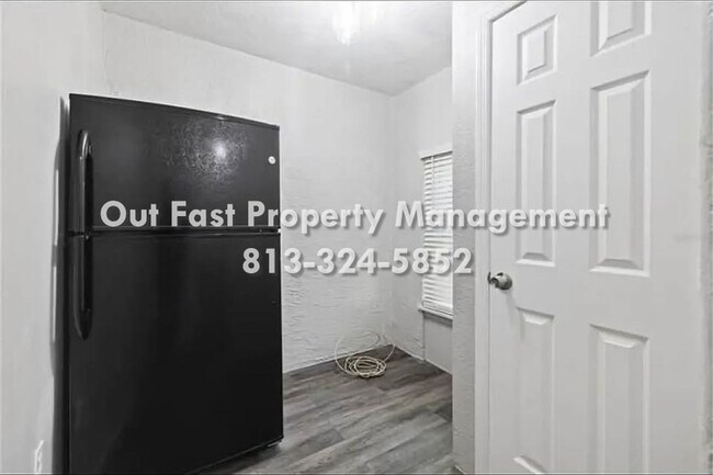 Building Photo - 2920 Emerson Ave S