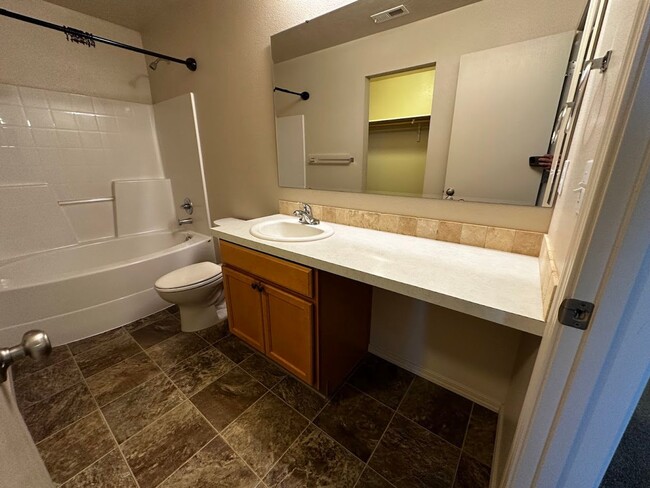 Building Photo - Ready for Move In - Cedar Creek Spacious L...