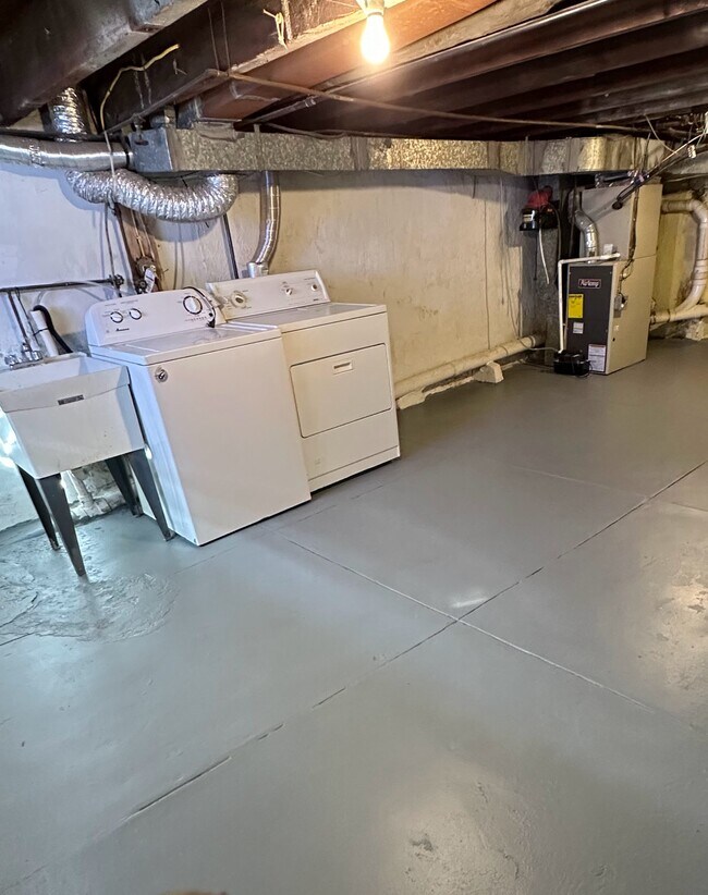 Building Photo - 2413 S Rosewood St