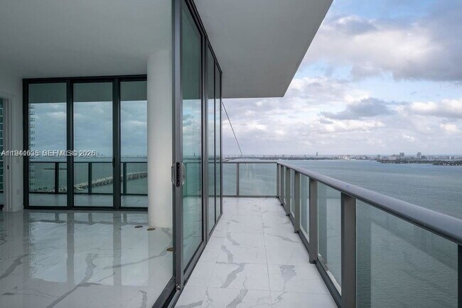 Building Photo - 480 NE 31st St