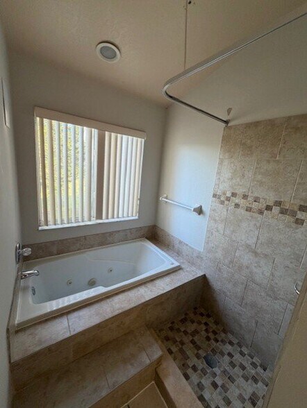 Building Photo - 332 Caribbean Dr