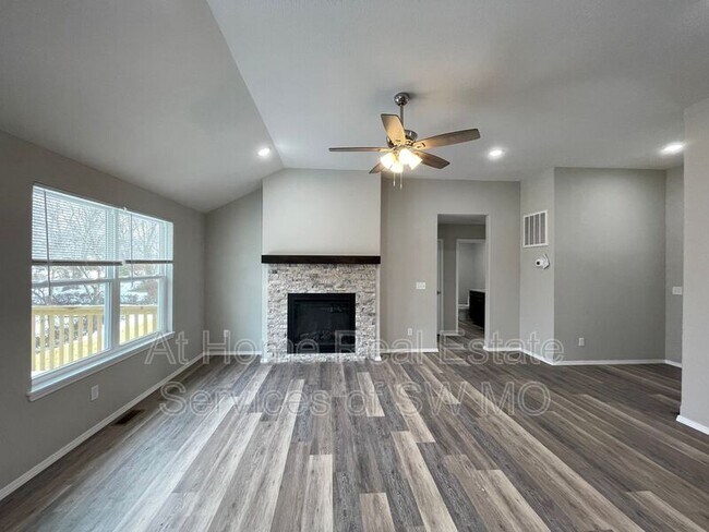 Building Photo - 656 S Southgate Dr