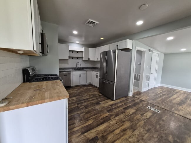 Building Photo - 3922 N Butler Ave