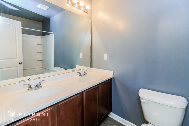 Building Photo - End-Unit 3-Bedroom Townhome