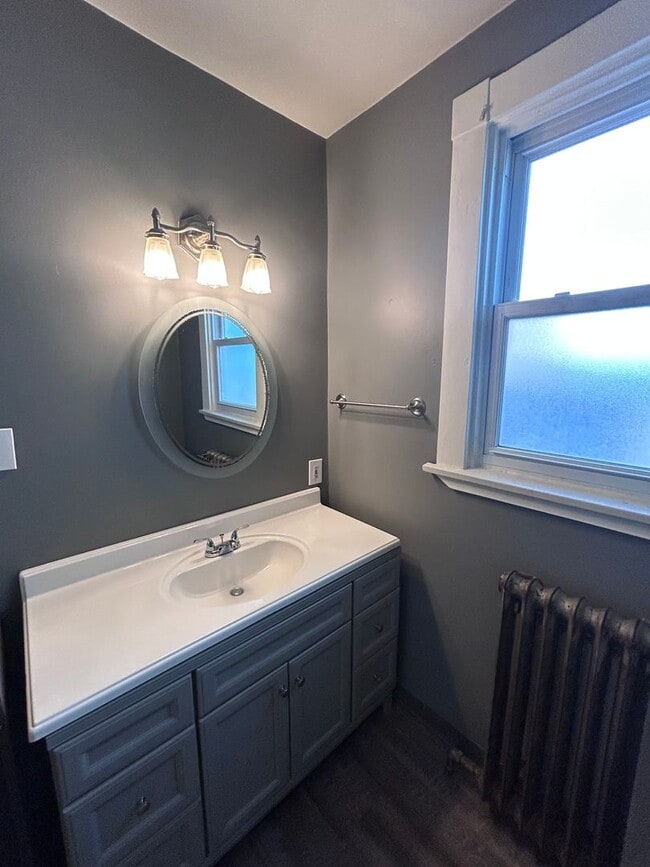 Building Photo - 3 Bed 1 Bath Duplex (Observatory Hill)