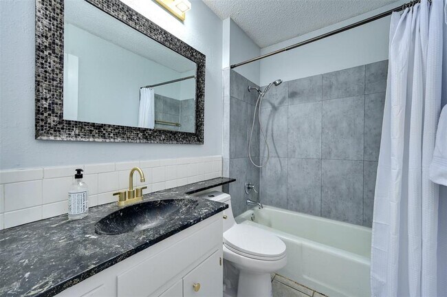 Building Photo - 9924 Chukar Bend