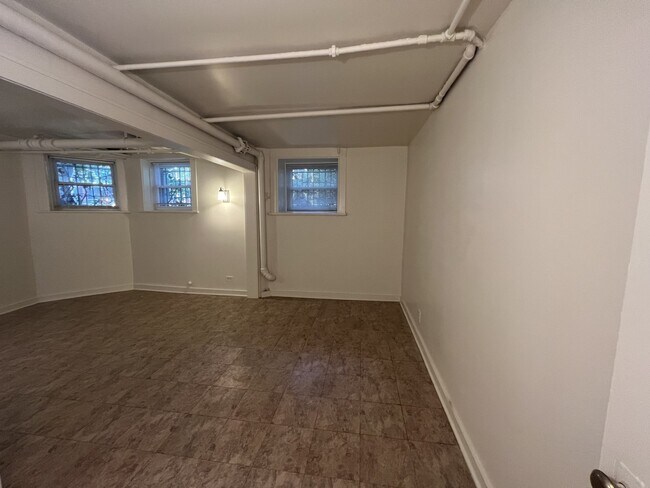 Building Photo - 5455 S Hyde Park Blvd