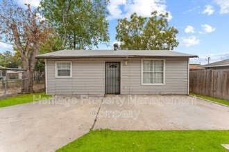 Building Photo - 315 Pool Dr